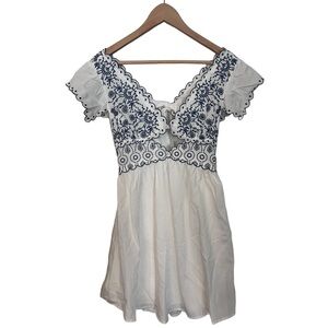 SHEIN Blue and White Boho Western White Dress with Blue Embroidery Sz Small NWT
